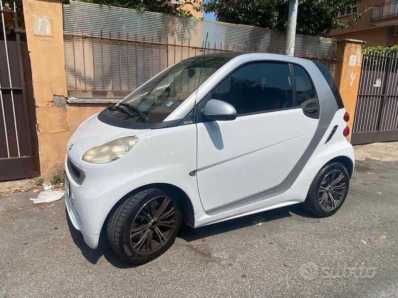 Usata 2012 Smart ForTwo Coupé Utilitaria | 5900 € (Buon prezzo) - Immagine 1/4