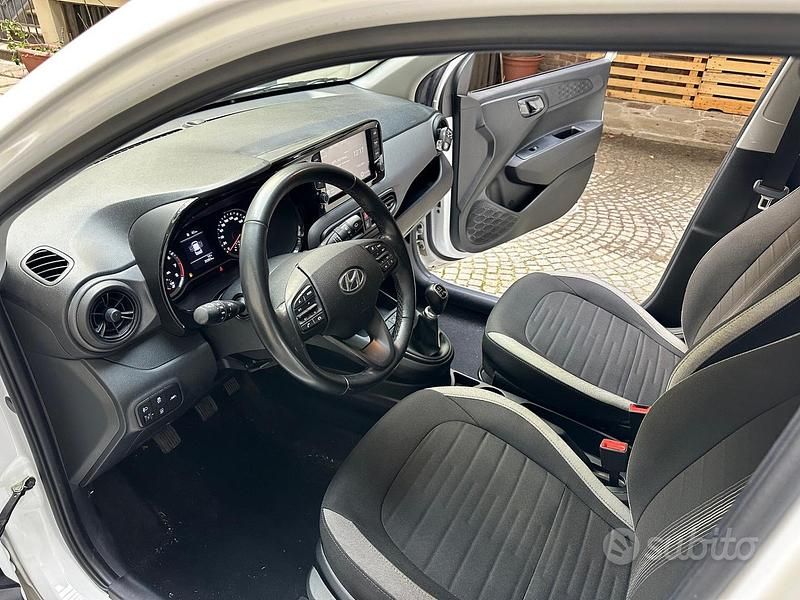 Używany Hyundai i10 67 KM (49 kW) 2021 Biały Hatchback