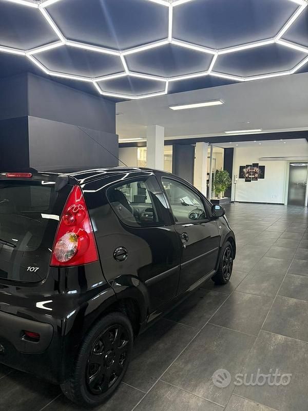 Usata Peugeot 107 68 CV (50 kW) 2009 Nero Utilitaria