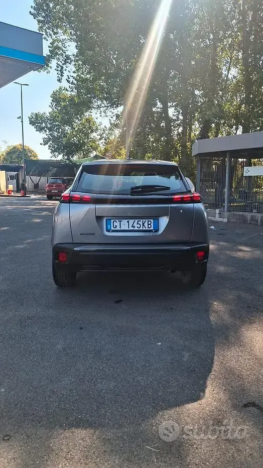 Usata Peugeot 2008 Active 102 CV (75 kW) 2024 SUV