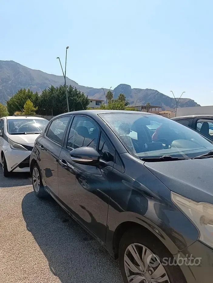 Usata Peugeot 208 Active 95 CV (69 kW) 2014 Grigio Utilitaria
