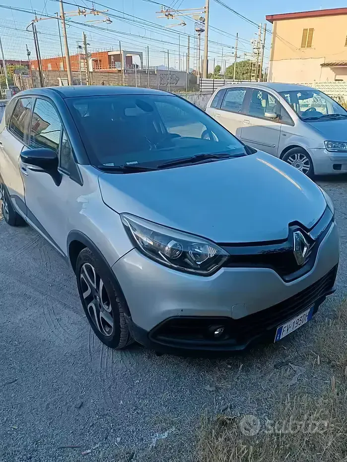 Usata Renault Captur 120 CV (88 kW) 2014 Grigio SUV