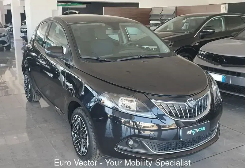 Usata Lancia Ypsilon 69 CV (50 kW) 2024 Utilitaria