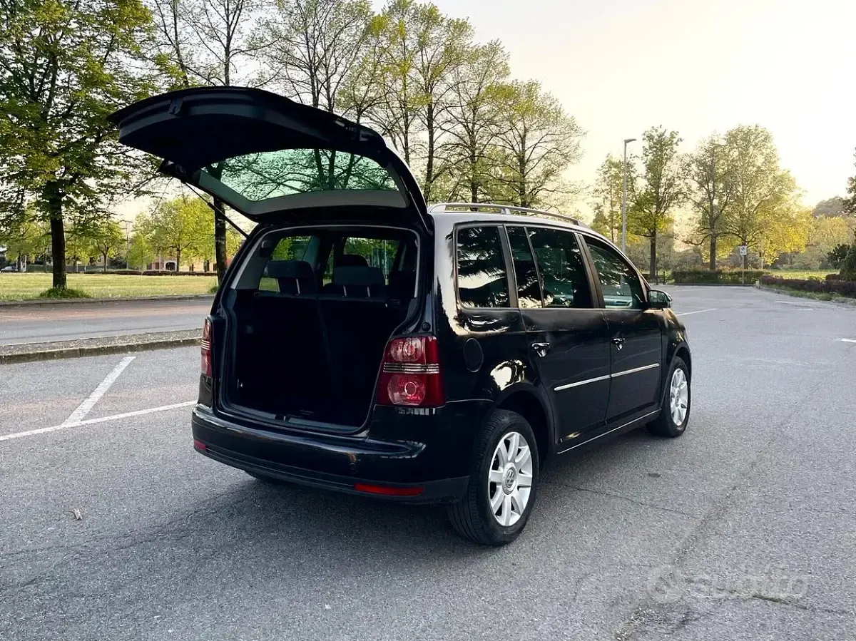 Usata VW Touran Trendline 150 CV (110 kW) 2009 Nero Monovolume