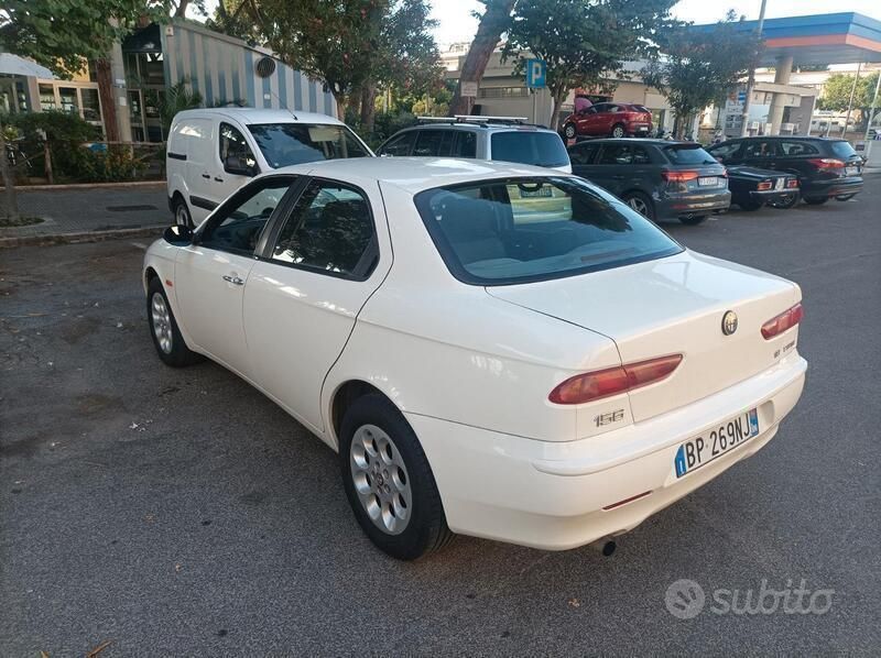 Usata Alfa Romeo 156 144 CV (105 kW) 1999 Bianco Berlina