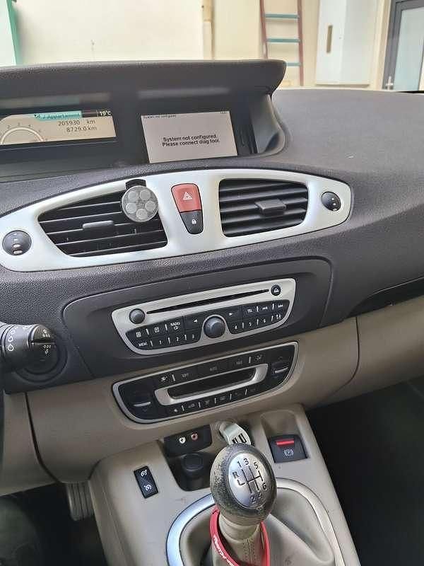 Usata Renault Scénic II Dynamique 101 CV (74 kW) 2007 Monovolume