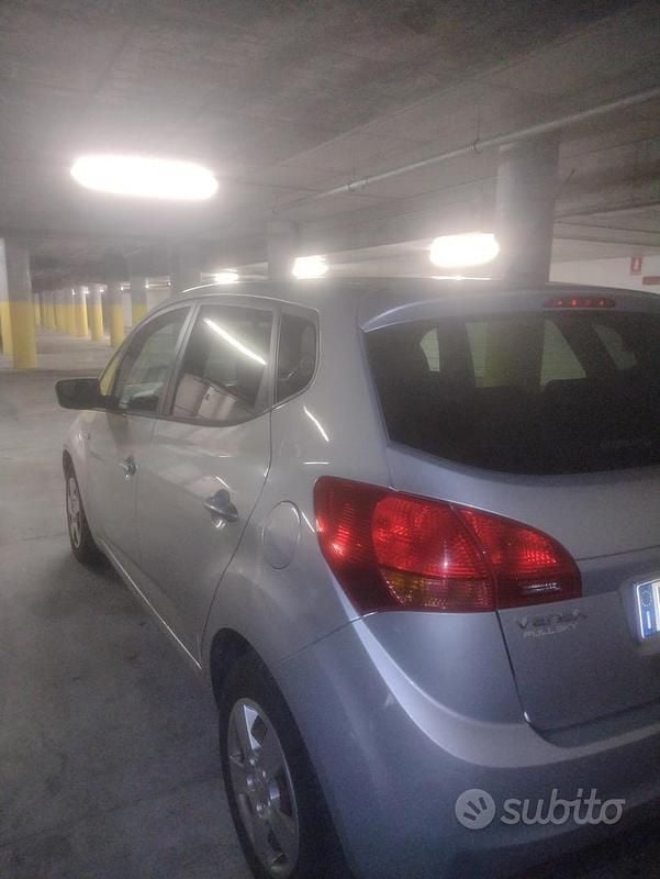 Usata Kia Venga 90 CV (66 kW) 2011 Grigio Utilitaria