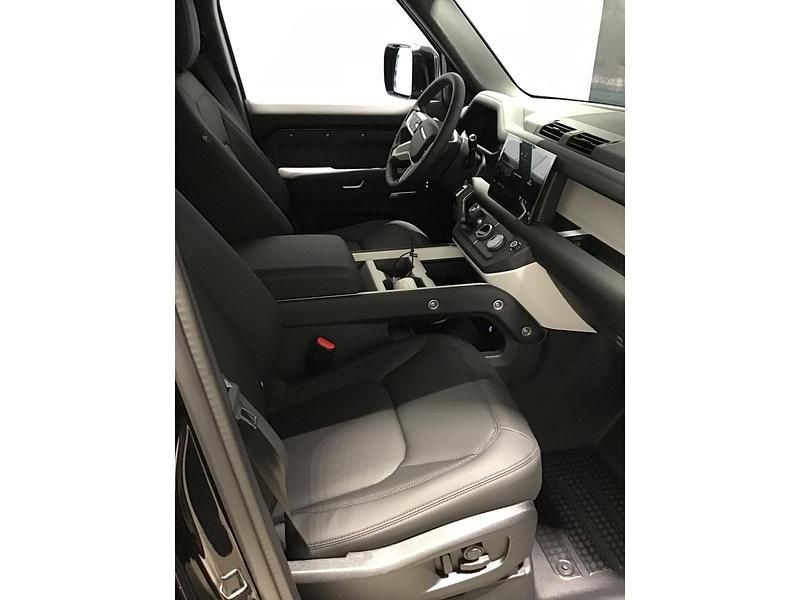 Nuova Land Rover Defender SE Dynamic 200 CV (147 kW) 2025 Santorini black