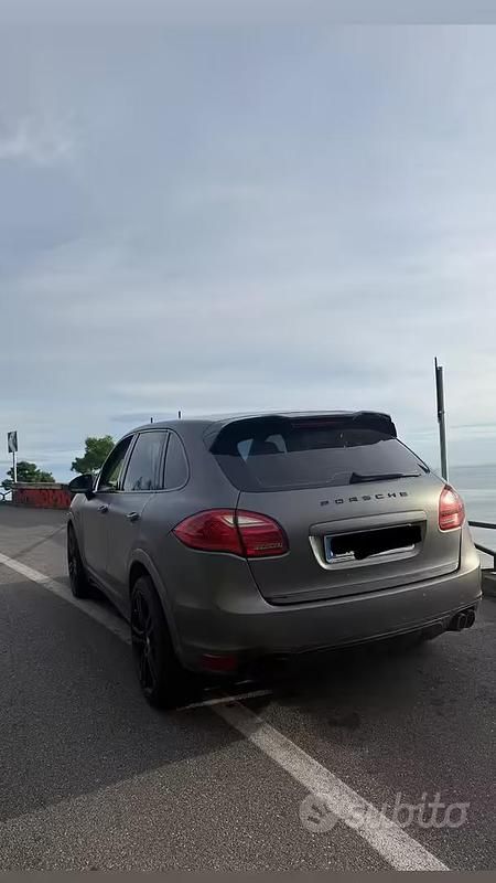 Usata Porsche Cayenne 245 CV (180 kW) 2012 Grigio SUV
