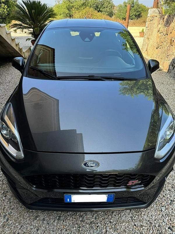 Usata 2017 Ford Fiesta ST-Line Due volumi | 13.000 € (Molto cara) - Immagine 1/4