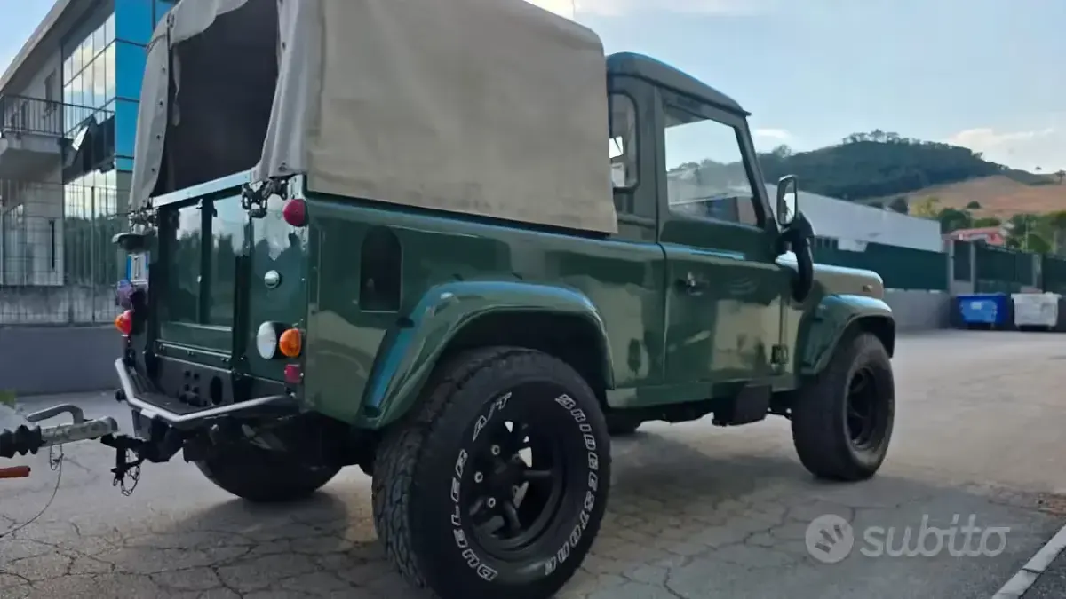 Usata Land Rover Defender 122 CV (89 kW) 2003 Verde Pick-up