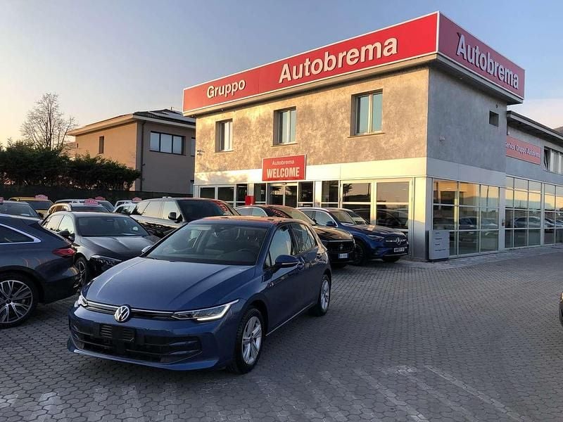 Usata VW Golf VIII Life 116 CV (85 kW) 2025 Blu/azzurro Berlina