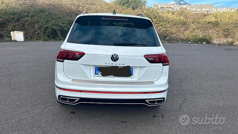 Usata VW Tiguan R-line 150 CV (110 kW) 2023 Bianco SUV