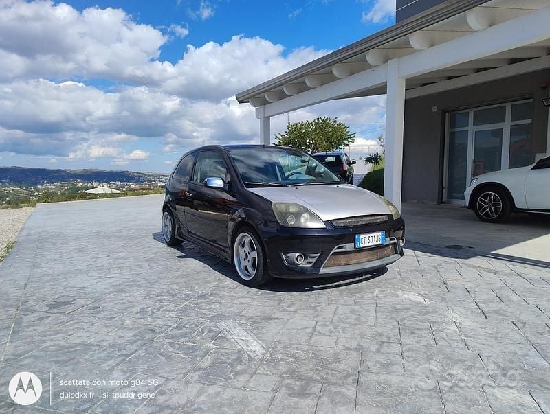 Usata Ford Fiesta S 90 CV (66 kW) 2005 Nero Utilitaria