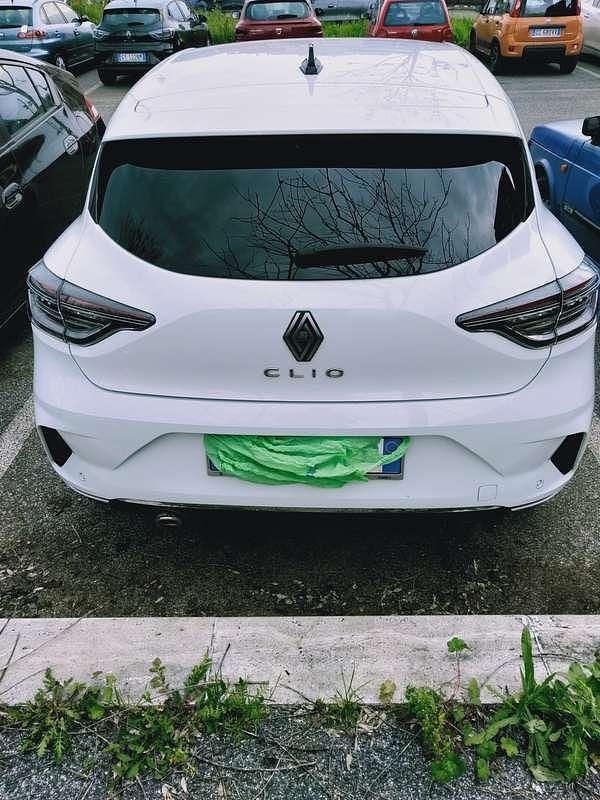 Usata Renault Clio V Techno 101 CV (74 kW) 2024 Bianco Berlina