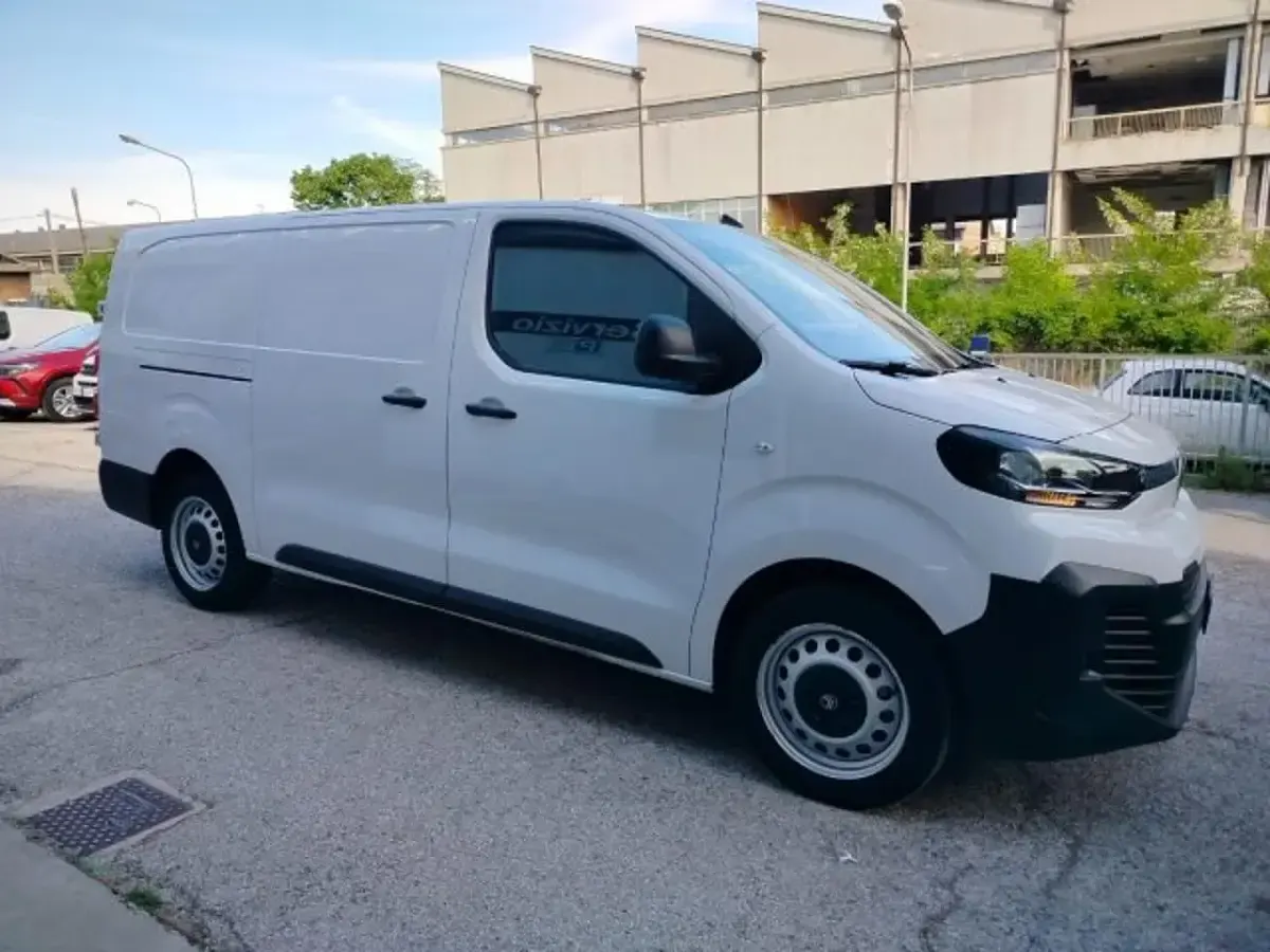 Usata Citroën Jumpy 144 CV (105 kW) 2024 Bianco Monovolume