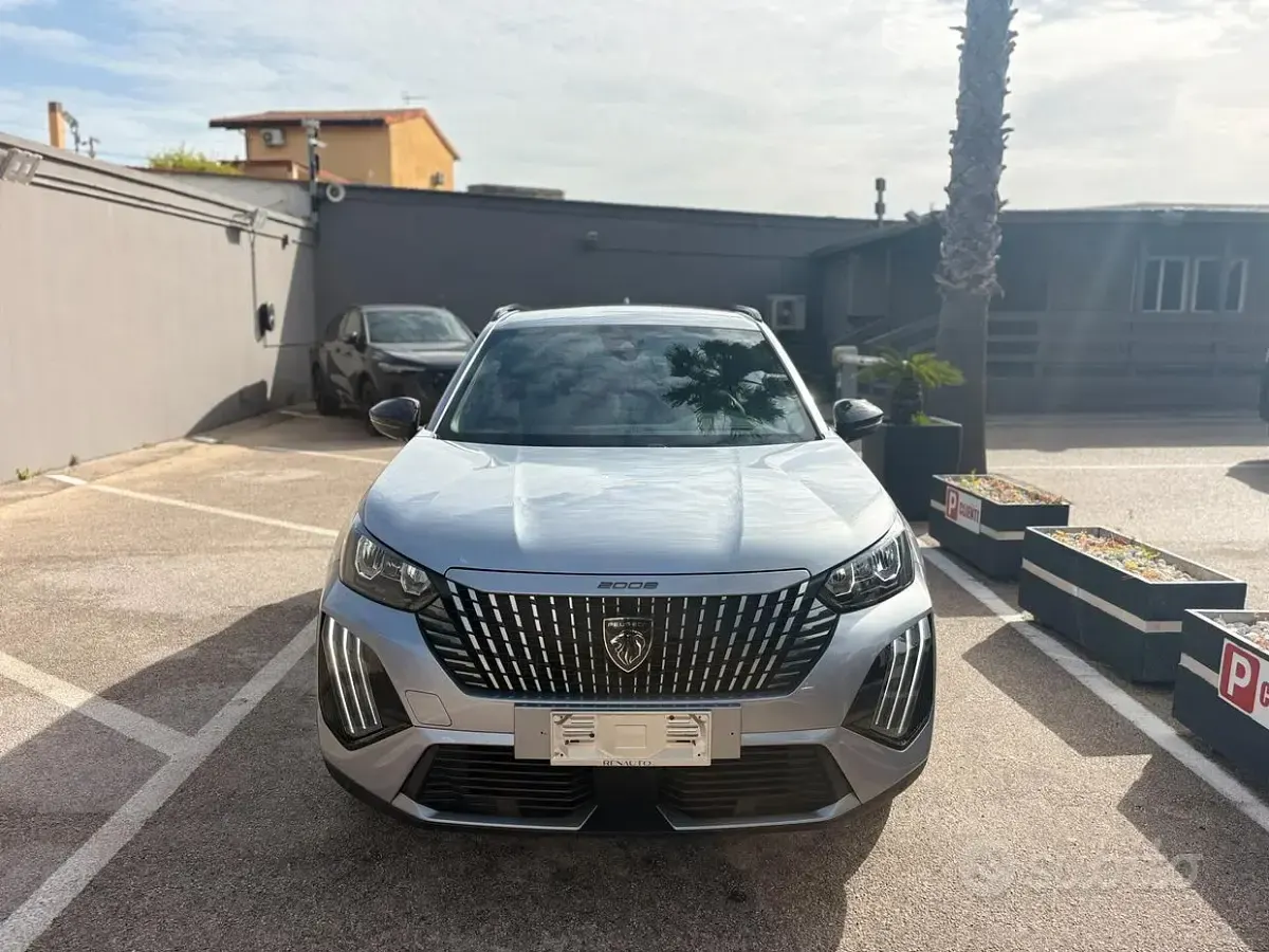 Occasion Peugeot 2008 Allure 102 ch (75 kW) 2025 Gris SUV