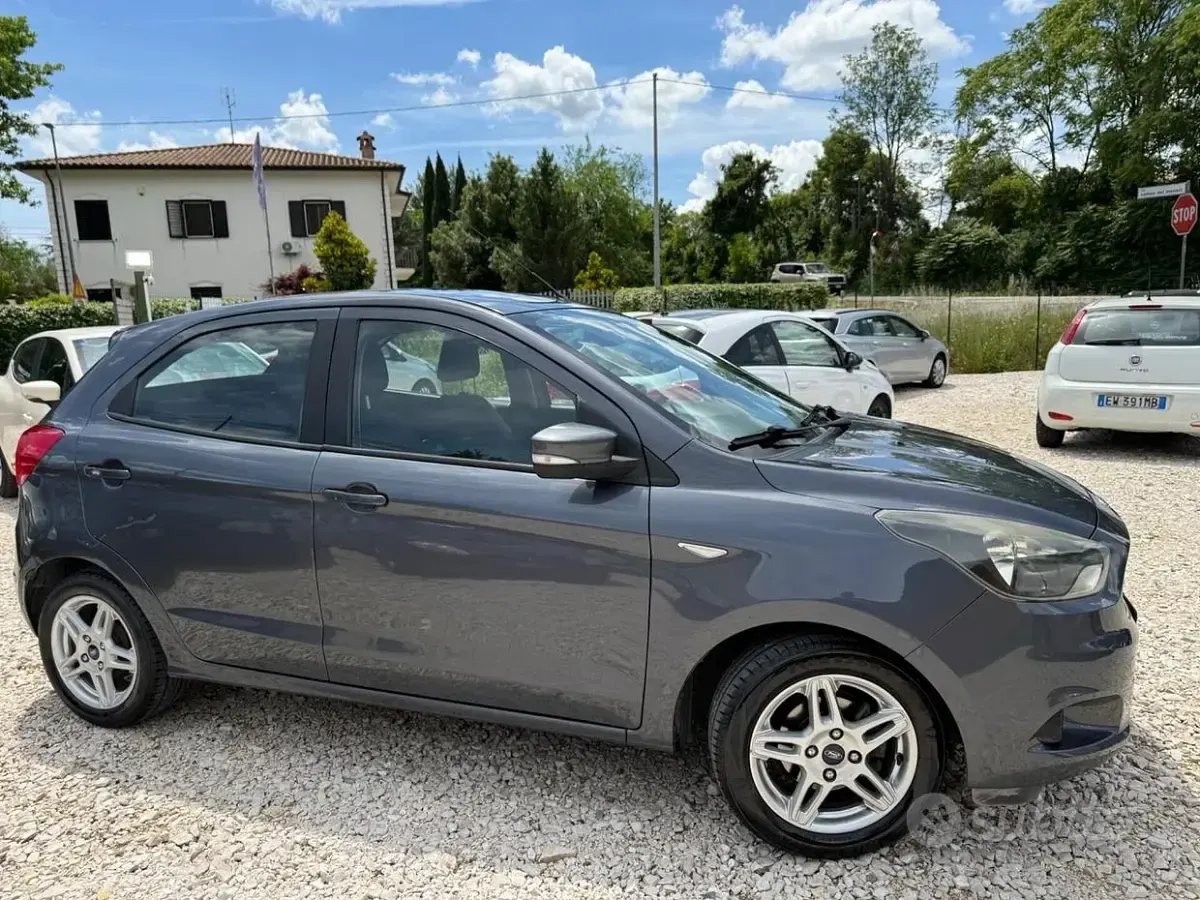 Usata Ford Ka 86 CV (63 kW) 2018 Grigio Berlina