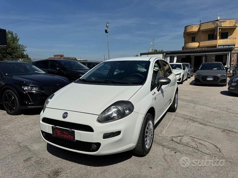 Usata Fiat Punto Street 77 CV (56 kW) 2014 Bianco Utilitaria