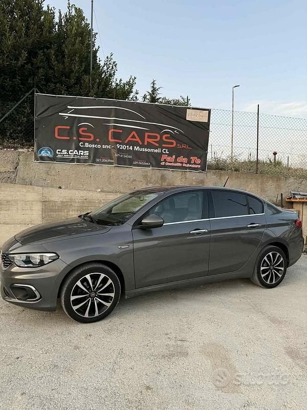 Grigio Usata 2017 Fiat Tipo Lounge Tre volumi | 10.500 € (Cara) - Immagine 1/4