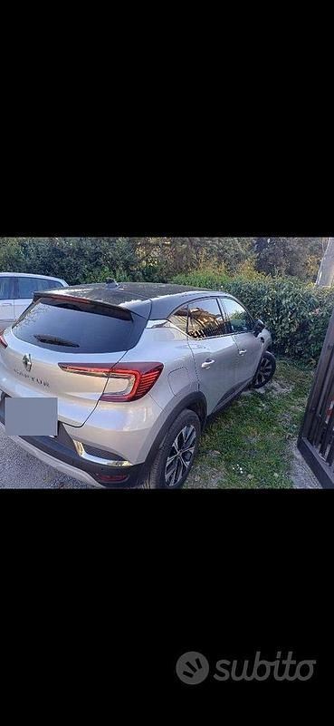 Occasion Renault Captur Techno 101 ch (74 kW) 2024 Gris SUV