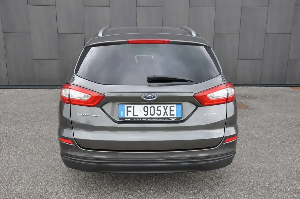 Usata Ford Mondeo Titanium 150 CV (110 kW) 2017 Grigio Station wagon