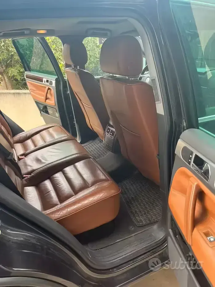 Usata VW Touareg 224 CV (164 kW) 2005 Nero SUV
