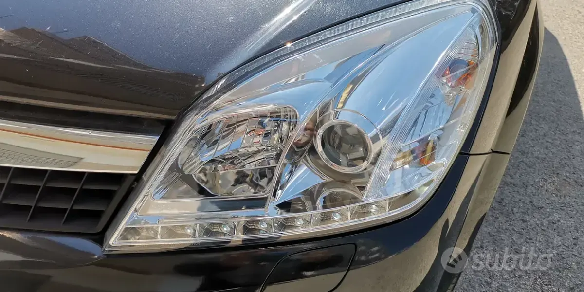 Usata Opel Astra 150 CV (110 kW) 2008 Nero Cabrio