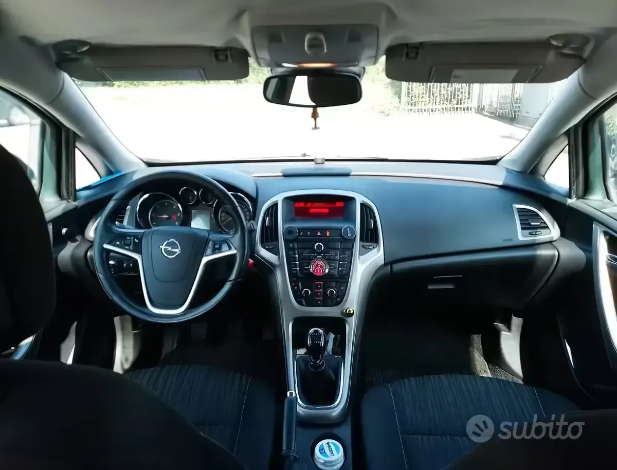 Usata Opel Astra 110 CV (80 kW) 2010 Nero Berlina