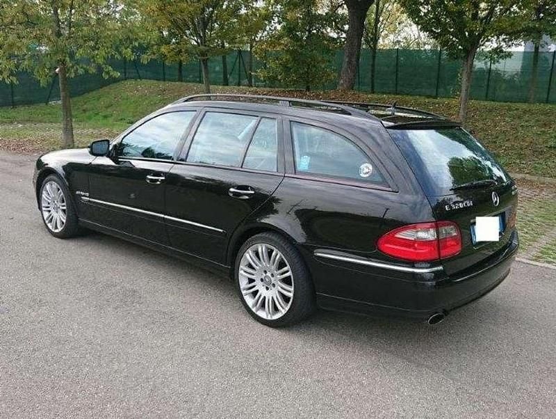 Usata Mercedes E320 224 CV (164 kW) 2007 Nero Station wagon