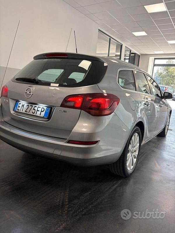 Usata Opel Astra Cosmo 125 CV (91 kW) 2012 Grigio Berlina