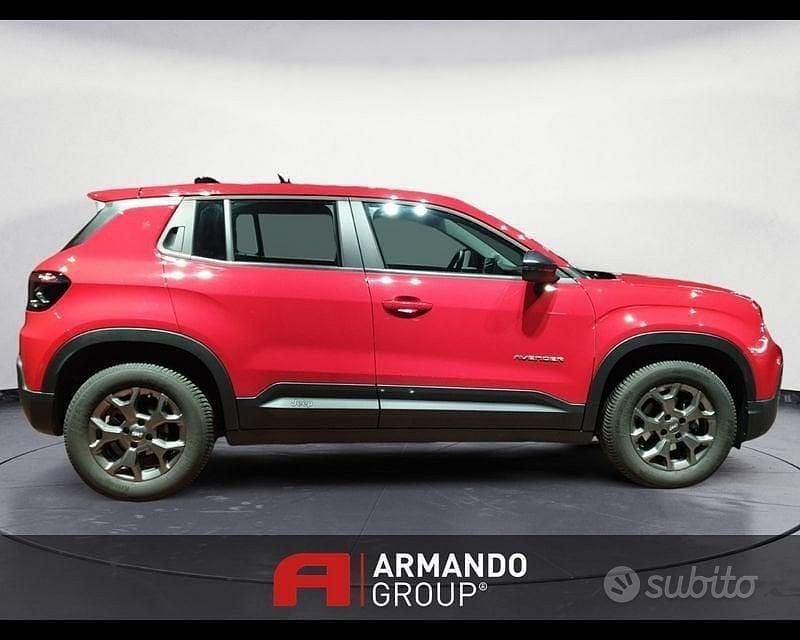 Usata Jeep Avenger Longitude 101 CV (74 kW) 2023 Rosso SUV