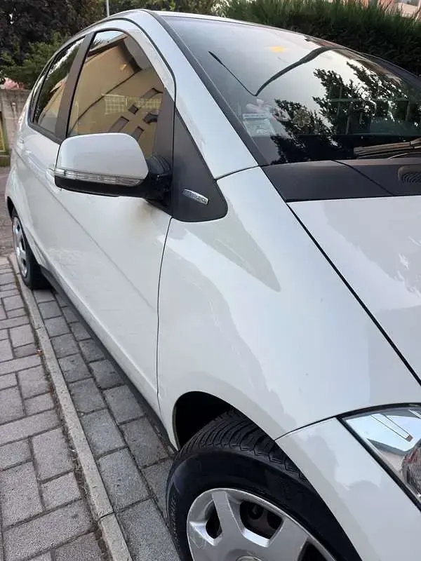 Usata Mercedes A160 Premium 82 CV (60 kW) 2012 Bianco Utilitaria