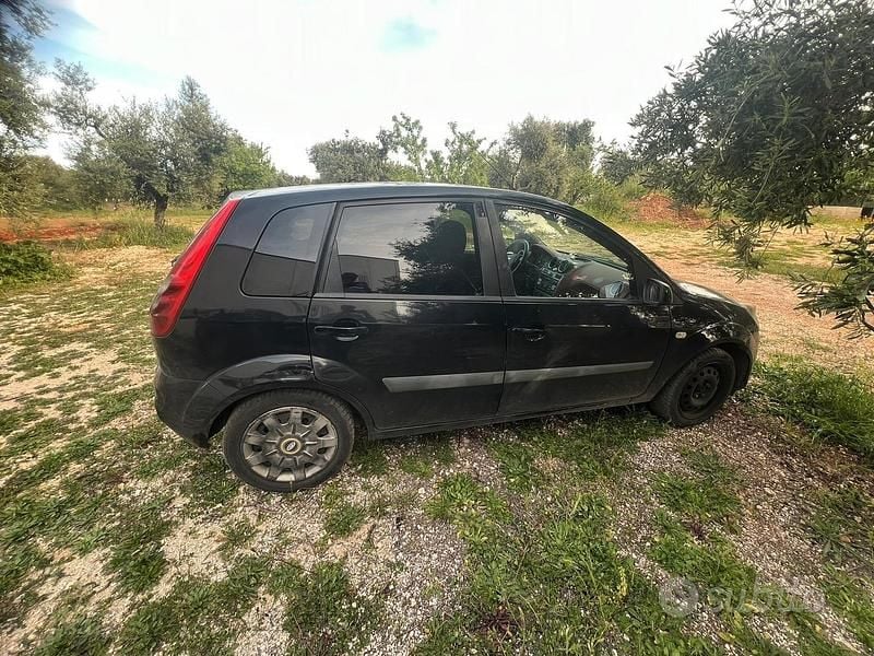 Gebraucht Ford Fiesta 80 PS (58 kW) 2007 Schwarz Kleinwagen