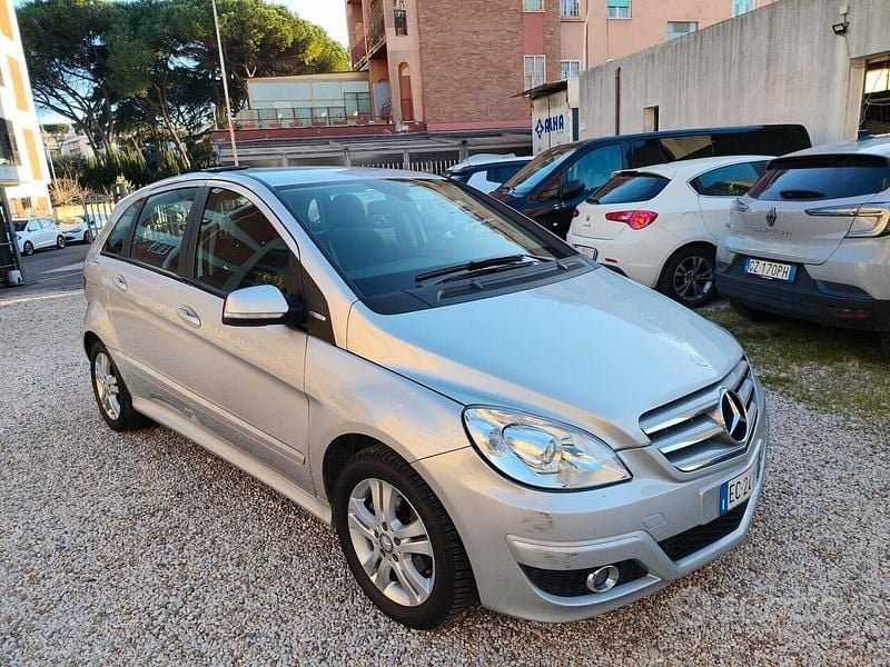 Usata Mercedes B160 Chrome 95 CV (69 kW) 2010 Grigio Monovolume