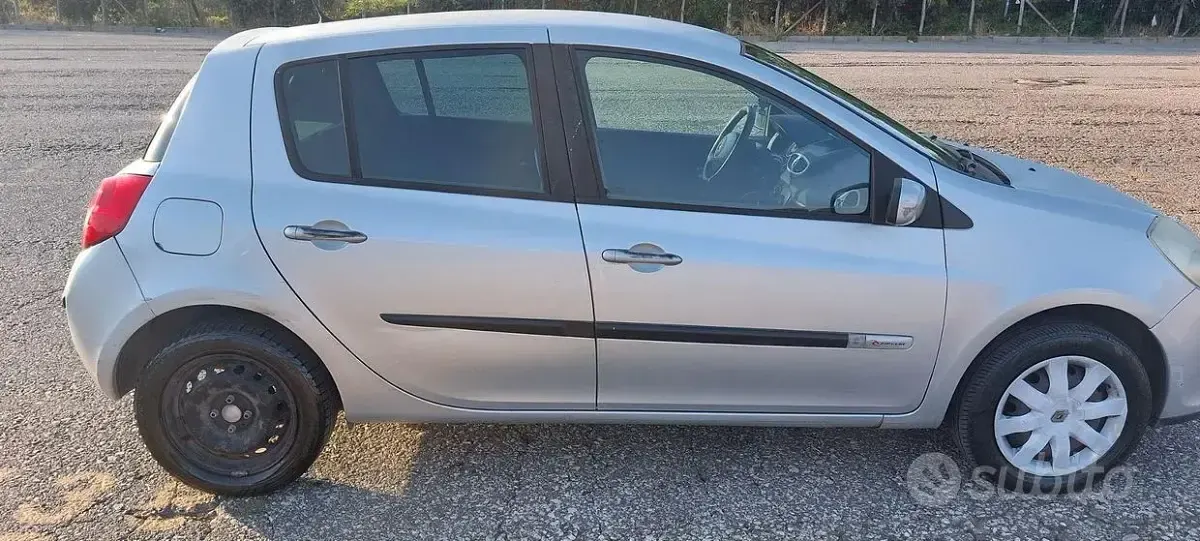Usata Renault Clio III Rip Curl 75 CV (55 kW) 2008 Grigio Berlina