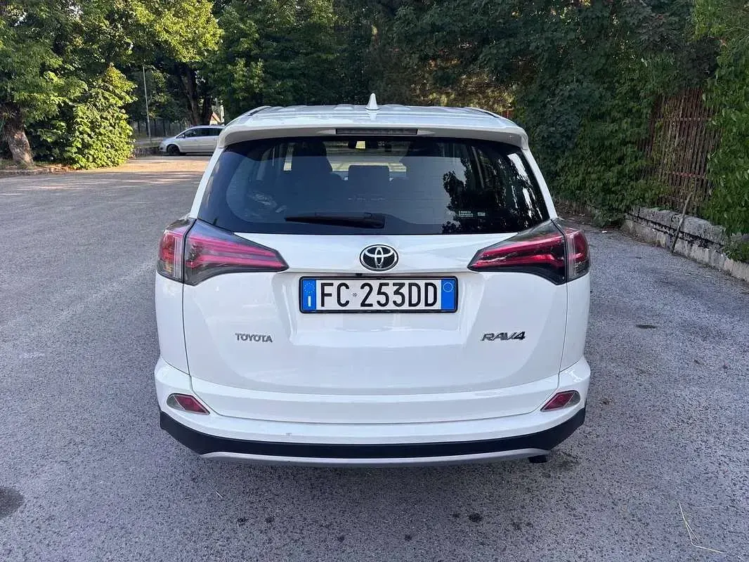 Usata Toyota RAV4 Active 143 CV (105 kW) 2016 Bianco SUV