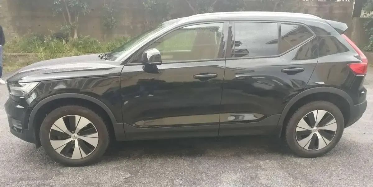 Usata Volvo XC40 Momentum 129 CV (94 kW) 2021 Nero SUV