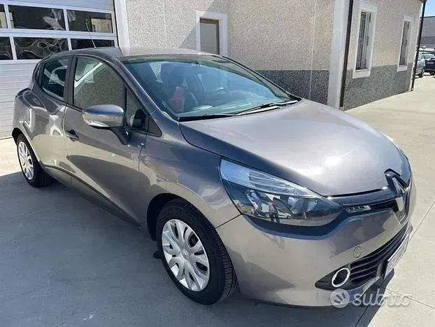 Usata Renault Clio 90 CV (66 kW) 2015 Grigio Berlina