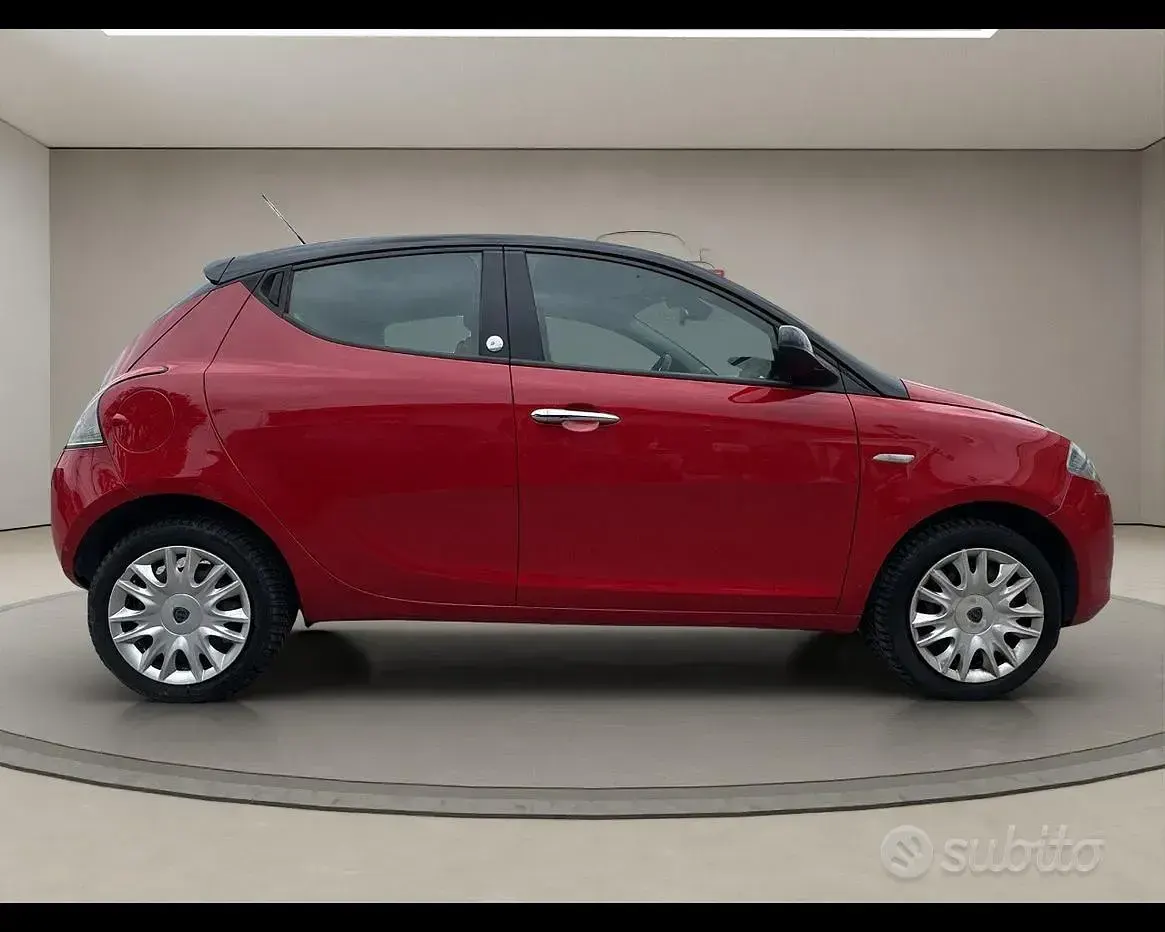 Usata Lancia Ypsilon Gold 69 CV (50 kW) 2012 Rosso Utilitaria