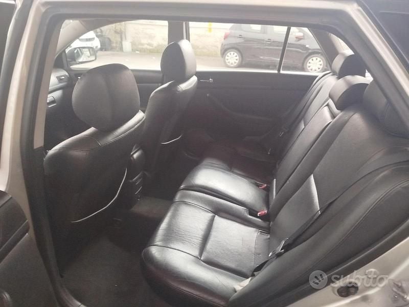 Usata Toyota Avensis 116 CV (85 kW) 2003 Grigio Station wagon