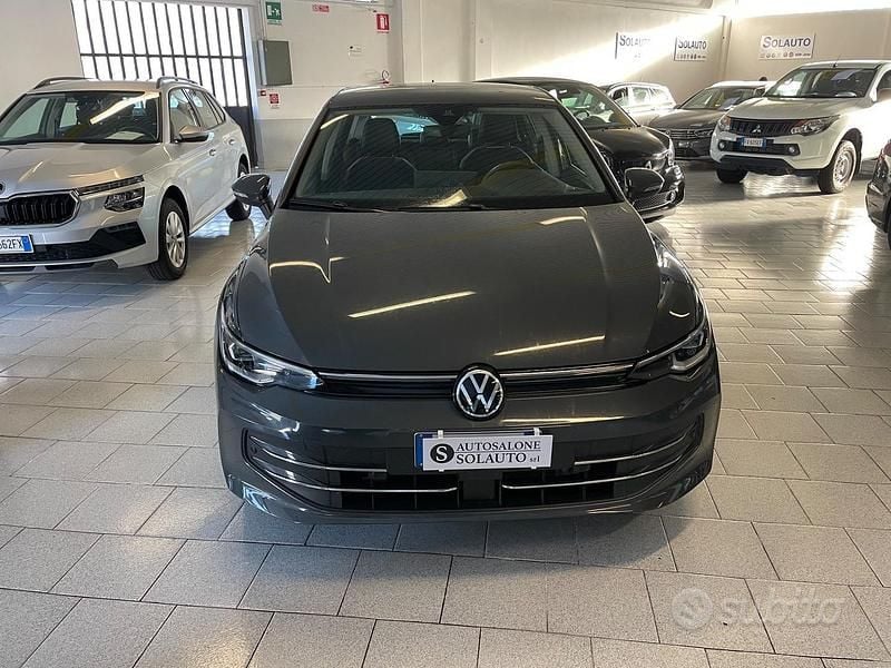 Käytetty VW Golf VIII Style 150 HP (110 kW) 2025 Harmaa Sedan