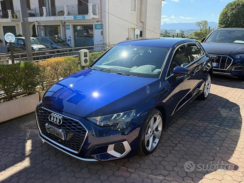 Blu Usata 2022 Audi A3 Advanced Tre volumi | 27.500 € (Molto cara) - Immagine 1/4