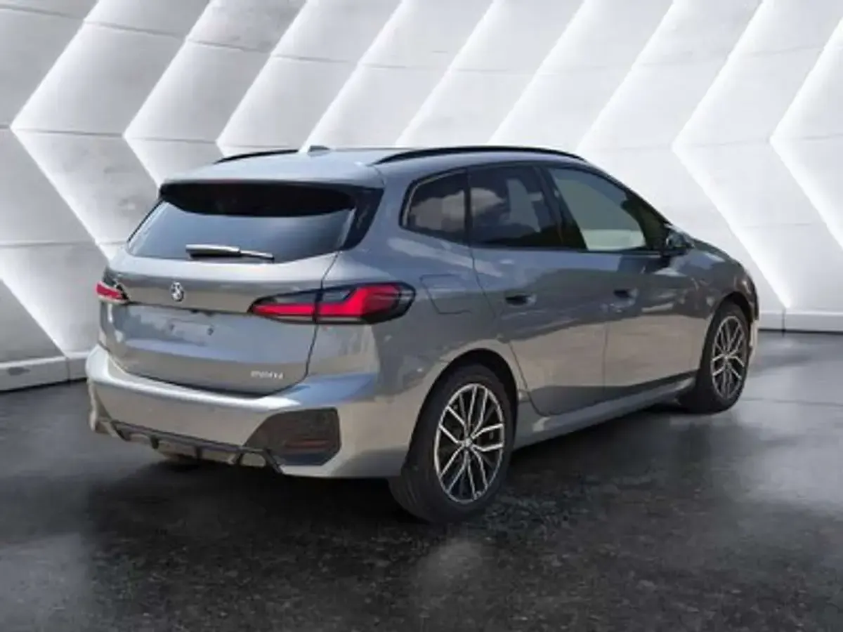 Nuova BMW 220 Active Tourer M Sport 156 CV (114 kW) 2026 Grigio Monovolume