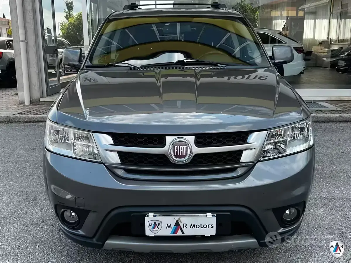 Usata Fiat Freemont 170 CV (125 kW) 2011 Grigio SUV