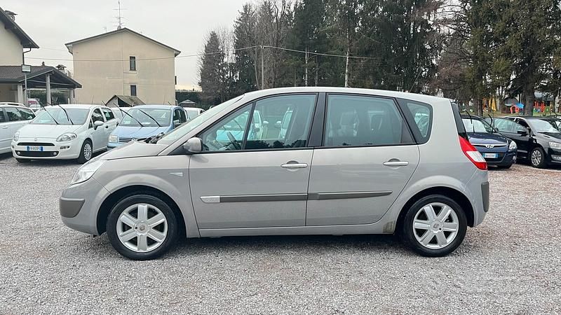 Usata Renault Scénic II Dynamique 113 CV (83 kW) 2005 Grigio Monovolume