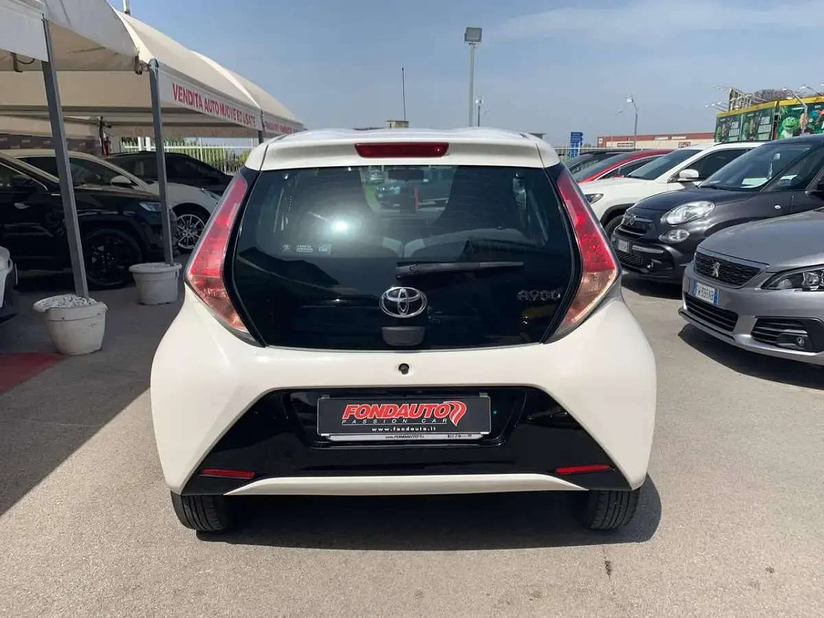 Usata Toyota Aygo X-cite 69 CV (50 kW) 2015 Bianco Utilitaria