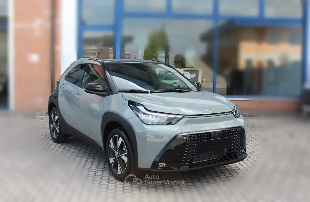Nuova Toyota Aygo X 116 CV (85 kW) 2026 Verde SUV