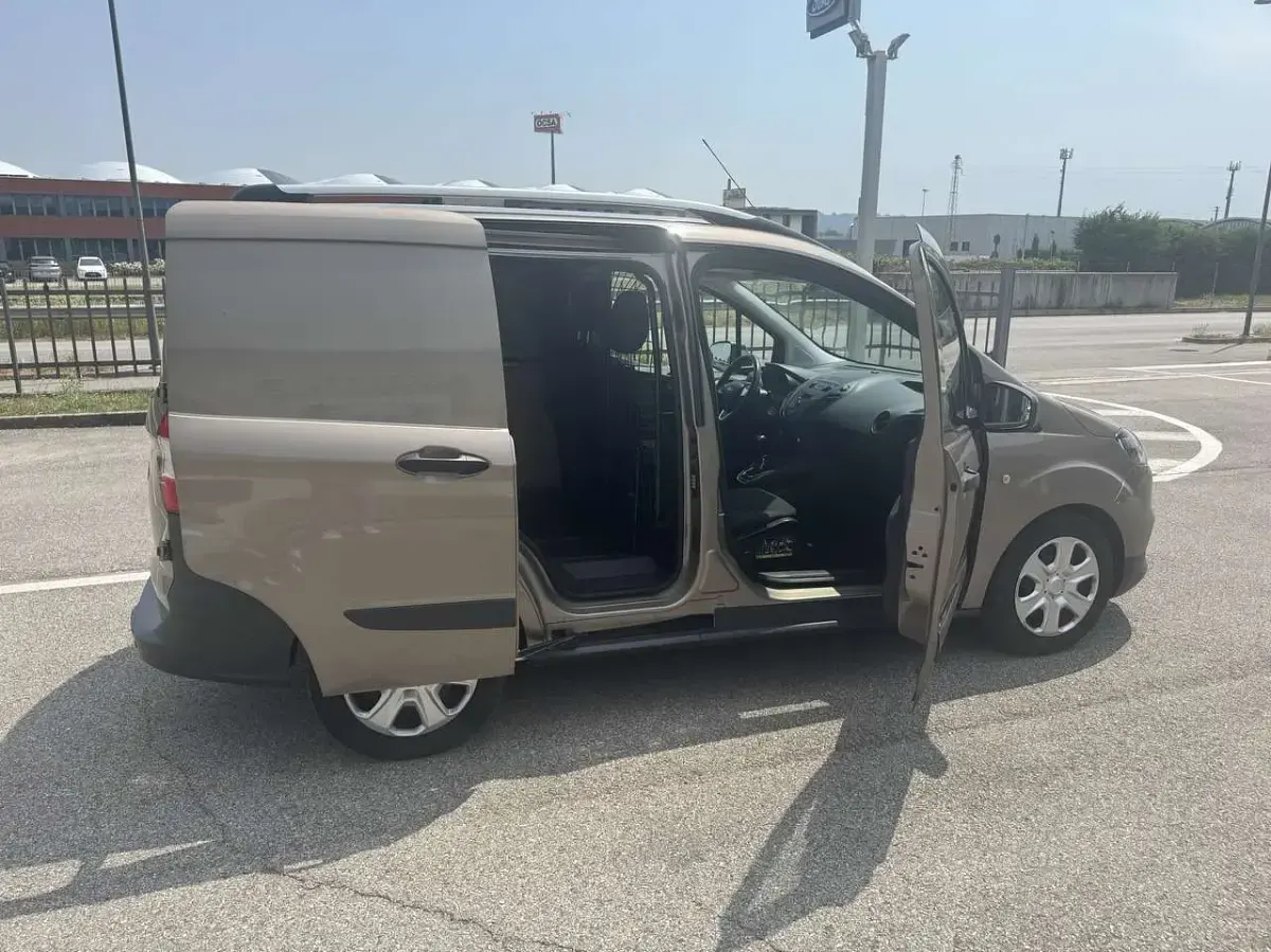 Usata Ford Transit Trend 101 CV (74 kW) 2023 Diffused silver Furgone