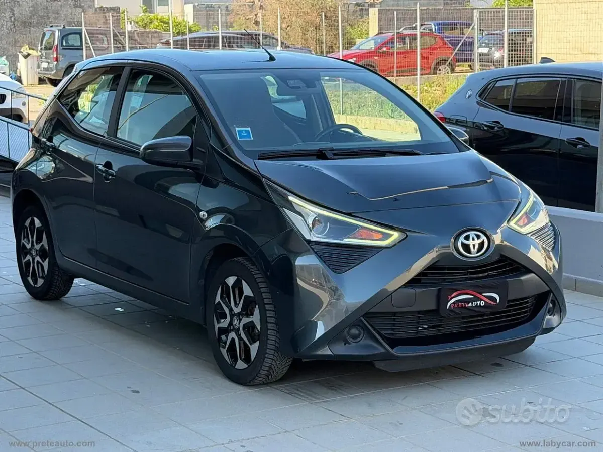 Usata Toyota Aygo 72 CV (52 kW) 2018 Grigio Utilitaria